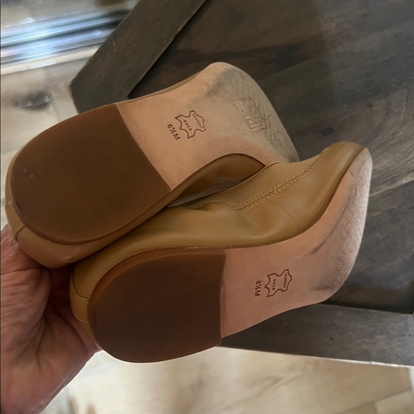 Tory Burch, size 6.5, Beige Leather Flats with Gold Logo, EUC - Picture 6 of 11